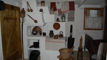 У дедушки и бабушки лишнего не было.