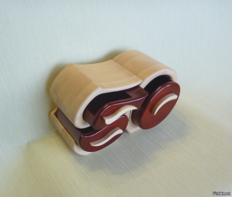 А если добавить ленточную пилу, немного фантазии и много-много терпения, можно смастырить что-то типа вот этого