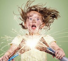 Пугает и завораживает мощь молнии