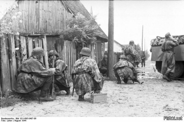 А это фото группы армий "центр",которые разбили Советские войска,после Белоруссии они  противостояли  в Польше