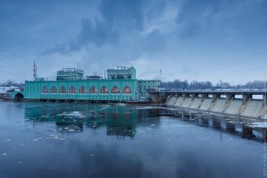 Эта скорее первая Советская. Из очень серьезных. Потом был ДнепроГЭС, потом пошло - поехало