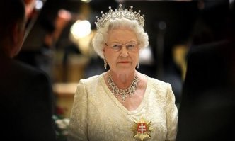 Нехило она для 92 лет сохранилась.