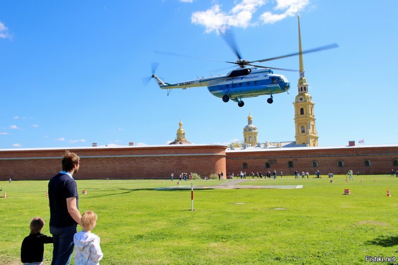 У Петропавловской крепости такой аттракцион ежедневно, многократно и совершенно бесплатно! Приходите!