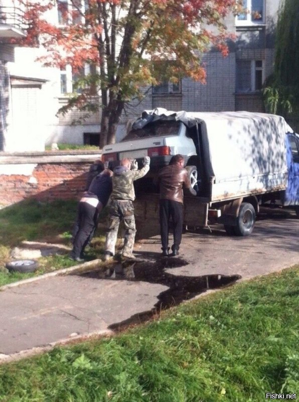 если бы меня трое запихивали-я бы тоже обосцался