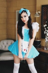 "хочешь я покажу тебе, как глубока кроличья нора?"