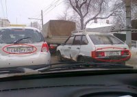 Мне кажется один из них 3,14дорас, под чужими номерами нарушающий пдд, очень надеюсь, что другой его останоаит и отмудóхает на зачет.