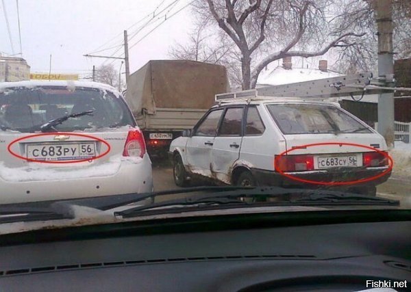 Мне кажется один из них 3,14дорас, под чужими номерами нарушающий пдд, очень надеюсь, что другой его останоаит и отмудóхает на зачет.