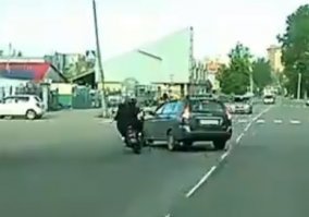 Да, хрен знает, где эти придурки тебе повстречаются!