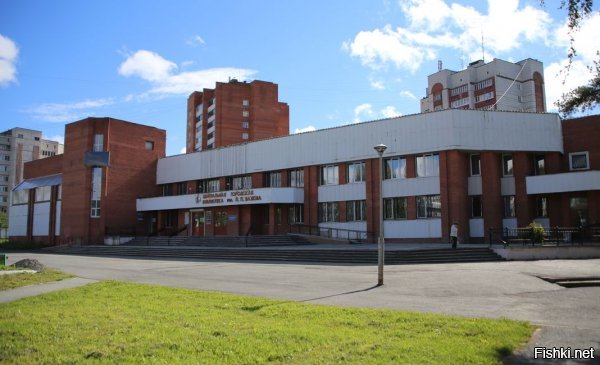 смените поселок на город без достаточной деловой активности или мертвым градообразующим предприятием(или единственным безальтернативным). Что видят и что имеют, чем живут и что чувствуют люди в таком? 

Источник:  © Fishki.net

Город с единственным безальтернативным градообразующим предприятием:

Одна из наших школ:



Без комментариев:



Убогие, унылые дома:



Музыкальная школа:







Грязные, замусоренные улицы с ободранными и ржавыми автобусами:



Наши дети. Сколько боли в их глазах от безнадёжности и отсутствия перспектив...



Вот так и живём за МКАДОМ, угасая и не развиваясь...