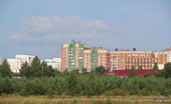Вы правы. Выкладываю несколько фото покосившихся бараков:









И храм, кстати, у нас тоже есть...