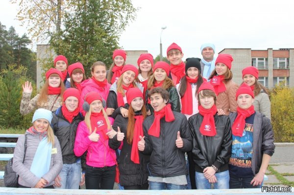 смените поселок на город без достаточной деловой активности или мертвым градообразующим предприятием(или единственным безальтернативным). Что видят и что имеют, чем живут и что чувствуют люди в таком? 

Источник:  © Fishki.net

Город с единственным безальтернативным градообразующим предприятием:

Одна из наших школ:



Без комментариев:



Убогие, унылые дома:



Музыкальная школа:







Грязные, замусоренные улицы с ободранными и ржавыми автобусами:



Наши дети. Сколько боли в их глазах от безнадёжности и отсутствия перспектив...



Вот так и живём за МКАДОМ, угасая и не развиваясь...