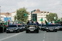 В силовых ведомствах посчитали нежелательным, чтобы во время Чемпионата мира по футболу гости с разных концов света наблюдали автоколонны во главе с гангстерами. Оперативники последовательно побеседовали с этими  ворами в законе . Им было настоятельно рекомендовано во время мундиаля не смущать иностранцев в Москве, 

Я правильно понял, что в любое другое время опера не против чтобы ворье вело себя таким образом?