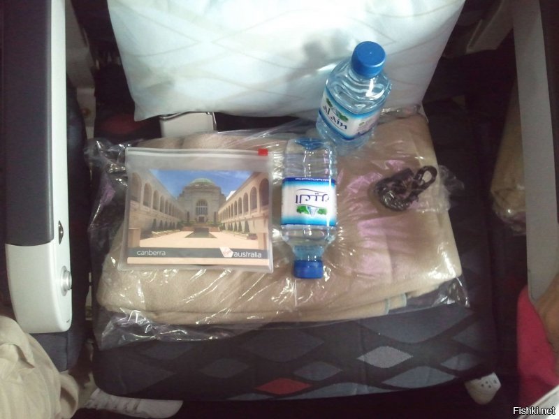 Летал....люблю летать.....но тут реально было тяжеловато....но народ выходил в проходы и разминал затекшиеся конечности....а при прилете все что выдали в самолете....одеяла, носки, полотенца....все валялось на полу....такого срача я не разу не видел....вот вам и цивилизованный запад