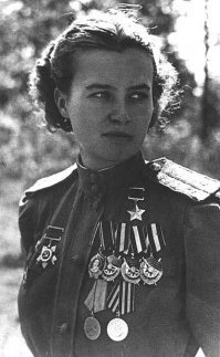 МАДАМ НА ФОТО - ЭТО НЕ РУССКАЯ ЖЕНА
НЕ МАТЬ ДЕТЕЙ
НЕ ХРАНИТЕЛЬНИЦА ОЧАГА
ВЕРНАЯ ПОМОЩНИЦА И ЛЮБИМАЯ ЖЕНЩИНА

И ТО, ЧТО НАПИСАНО В ТЕКСТЕ - НЕ ПРО РУССКУЮ ЖЕНУ

......а про современных шалав.........

не пачкайте понятие РУССКАЯ ЖЕНЩИНА своей поганью