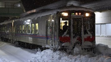 "Япония достаточно теплая страна"
Ну-ну)))

А не надо на японцев равняться. У них культура совсем другая.