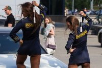 Ливанский мэр облачил местных девушек-полицейских в короткие шорты