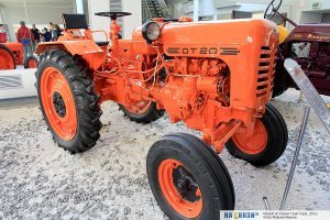 ХТЗ ДТ-20 "Пердунок".
ХТЗ - Хрен Товрищ Заработаешь.
