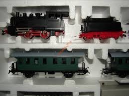 у меня их тоже много были, тушки, Восток, Автора, 2 танка, пара истребителей, и еще 3 ж д, дорги, - паравозик, 2-ух секционный локомотив, (внутри смотрю много шестеренок было, что б долго работали, я их смазал маслом от швейной машины, а они накрылись, думал они железные)