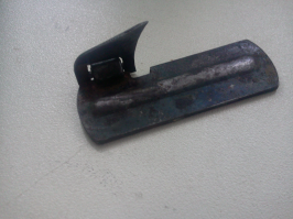 Есть у меня такая!  Из числа всяческих  армейских приблуд, и в память об. Там ей цинки с боеприпасами откупоривали. Эх, ностальгия!