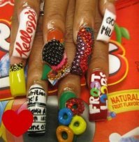 Маникюрный салон воплощает самые безумные идеи на ногтях клиентов