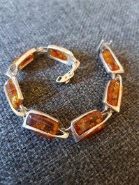 Ну, хоть ты, Сергей, наш Есенин, янтарненький - бэрстэн- энкий, радуешь добрыми постами.  +++
 bärnsten - янтарь