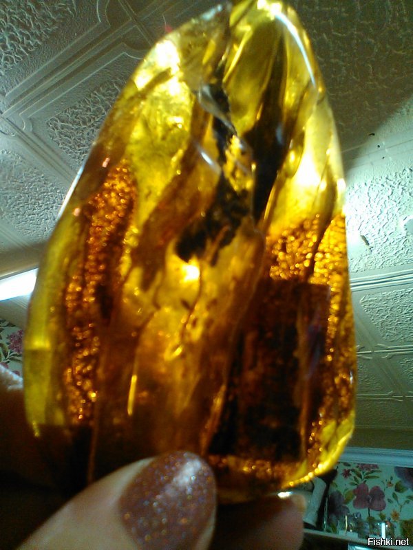 Спасибо за добрые слова о моём родном городе и замечательном Музее янтаря. Сама много лет торгую янтарём. Обожаю этот камень. Он ТЁПЛЫЙ. Вот некоторые образцы моего товара (извините за качество фото).