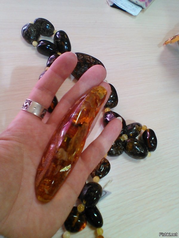 Спасибо за добрые слова о моём родном городе и замечательном Музее янтаря. Сама много лет торгую янтарём. Обожаю этот камень. Он ТЁПЛЫЙ. Вот некоторые образцы моего товара (извините за качество фото).