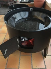 Курицу мариную сутки потом часа 4 на воздухе даю ей времени что бы стек маринад и на час в коптильню , рыбу так же подготавливаю за сутки и примерно на часа 2 средний огонь и больше опилок пропитанных скажем в вине или пиве получаеться просто бомба