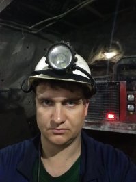 Что-то про шахтёров ничего не написали. Ну машинисты подземных грузовиков (ПДМ?) понятно еще, а остальные? Вредные условия труда они для всех вредны. Да и вообще формулировки инстересные - "Для мужчин и женщин, работающих в качестве ... грузовых автомобилей в шахтах". Это как? Водителей? В шахте женщины могут работать по очень узкому количеству профессий, но точно не машинистками ПДМ. 
Мир вам кроты!