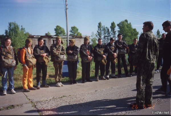 Мои 5 копеек :)
В белых кроссах на тонких ножках - это я =))))



а дальше немного авторского, от первого лица :)