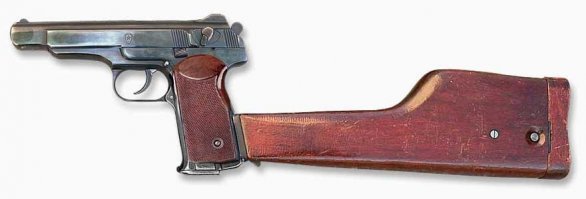 История создания Пистолета Макарова
"В 1947 1948 г. в СССР проводился конкурс на новый компактный пистолет для старшего командного состава Советской Армии. Пистолет ТТ и тем более револьвер Нагана считались уже устаревшими образцами. Кроме того, было решено ввести в армии два пистолета: длинноствольный автоматический для линейных офицеров (им стал автоматический пистолет Стечкина) и малогабаритный   для старших офицеров и как  оружие мирного времени . По условиям конкурса требовалось создать пистолет со свободным затвором и самовзводным ударно-спусковым механизмом. В качестве отправной точки конструкторам предлагался хорошо себя зарекомендовавший Walther PP, выпускавшийся с 1929 года..."

P.S. Требовался дешевый, компактный, безотказный, массовый пистолет. Если вы читали пост то узнали, что Люгер дорог в изготовлении и для массовой армии в СССР не годился. То есть генералитету бы он нормально пошел, но сделать по Люгеру ВСЕМ лейтенантам -это уже перебор.

К тому же из истории ПМ становится понятно, что даже в 1947 году его не рассматривали как оружие для офицеров линейных частей. Для этого предназначался другой, гораздо более мощный (автоматический) пистолет Стечкина.

А по поводу Кольта М1911 то профессионалы в штатах и по всему миру предпочитают именно его уже более 100 лет, сейчас он заменен, но офицерам разрешено вместо штатных Беретт покупать Кольты. Выпуск клонов Кольта в 2000 году начал Китай, а в 2005 году Бразилия.