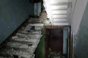 Мне одному кажется, что всё какое-то картинно-фотошопно-подраскрашенное?
Кмк, это несколько разнИца с реальностью.