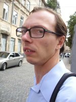 Чувак закончил колледж в Америке и считает, что твёрдо стоит на ногах.
Блажен, кто верует. 
Видимо он настолько страшен, что ему даже из жалости не дают.

А "невеста с Севера", о которой он мечтает, прокинет его так, что после рассказов об этом своему психотерапевту, тому тоже понадобится подобная помощь.