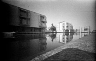 True master вообще фотокамеру не используют, им хватает спичечного коробка.