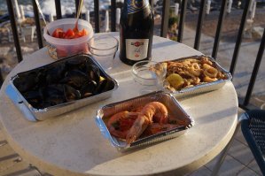 А это с моего отпуска фотка ..  а внизу море ....