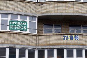 Интересно, а кто бы увидел Баннер на 25 этаже с тротуара или проезжающей мимо машины ?
.