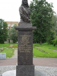 А какие деревья там! Ещё одно фото памятника Петру-1. Граф, поподробнее.