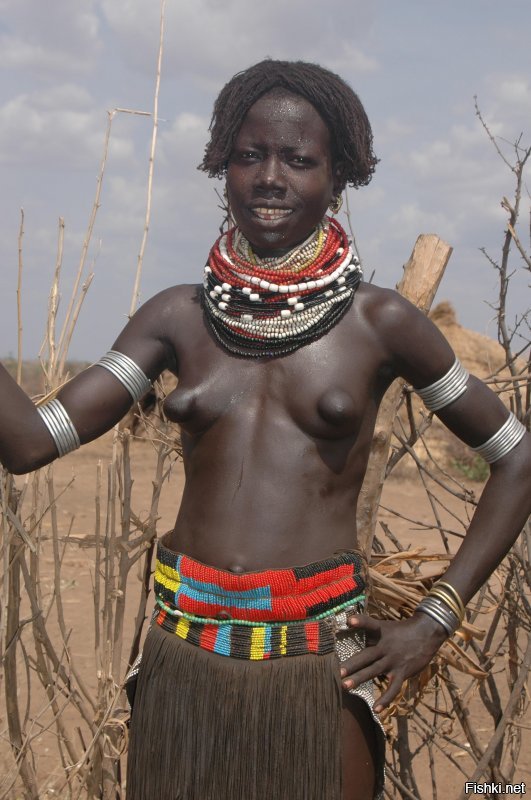 Всё таки самые славные в своём естестве без излишков ткани - девчонки из Африки.