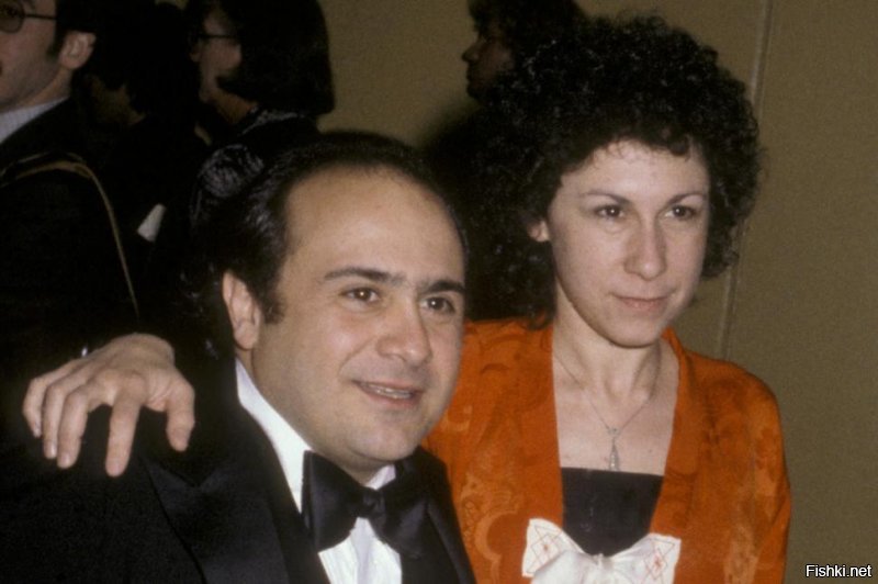 Вот еще парочка нормальная - Дэнни Де Вито и Реа Перлман. С 1982 года в браке.