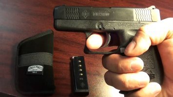 Вот, например, Diamondback DB380, длина -13.3 см, высота -9.5 см, ширина -2см, нормальный EDC пистолет, 6 патрон в магазине, калибр .380 ACP (9х17 мм).И зачем эти заморочки со складыванием?