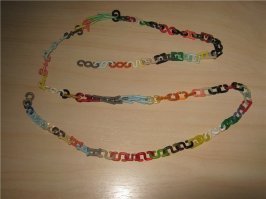 А у нас, гарнизонных детей, живших в Чехословакии конца 80-тых, была такая вот развлекуха - цечки. Даже играли на них, помнится, кидая об стенку - чьи цечки ближе к стене, тот выиграл и получает весь "банк":)