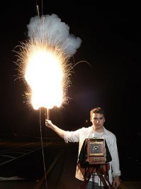 В это время уже использовали магниевую вспышку с 1859 года.