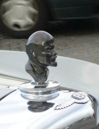 Автовсячина. Фигурки на капотах