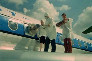 Из-за редкой особенности жительница Канады потеет даже в сильный мороз