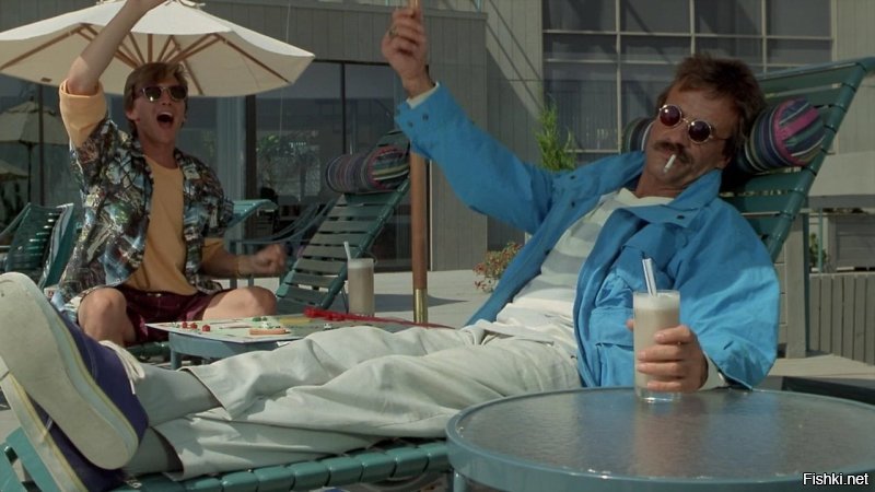 Вы почти описали сюжет фильма "Уик-энд у Берни" 89год.