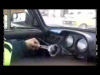 просто оставлю тут:


и да, это сварочный зажим с фиксатором