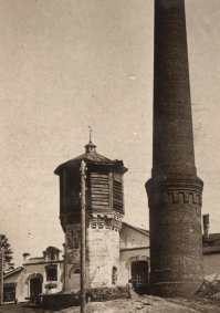 Новосибирск, ул.Сухарная. Вдонапорная баншя "Военносухарного завода сейчас и в начале ХХ века(ныне обувное предприятие "Корз")