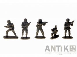 Я такие увидел у друга, когда он из Москвы в Сургут переехал. Через год я смог такие купить в Бердянске,будучи в п/л. Только в наборе их было 12 штук. Некоторые еще сохранились.