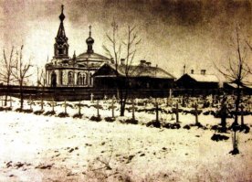 1. Жертвы Кровавого воскресенья 9 января 1905 года. Вопрос о количестве жертв  Кровавого воскресенья  всегда был предметом разногласий. По официальным правительственным данным, опубликованным 10 января, всего 9 января в больницы Петербурга было доставлено 76 убитых и 233 раненых. Впоследствии эта цифра была уточнена: 96 убитых и 333 раненых, из которых в дальнейшем умерло ещё 34 человека, итого 130 убитых и 299 раненых. Эти цифры были приведены в докладе директора Департамента полиции министру внутренних дел, который предназначался для императора. 18 января в правительственных газетах был опубликован  Список лиц, убитых и умерших от ран в разных больницах г. С.-Петербурга, полученных 9 января 1905 года . Список включал 119 фамилий погибших с указанием их возраста, звания и занятий и 11 неопознанных лиц, всего 130 человек. На фото могилы жертв  Кровавого воскресенья  на Преображенском кладбище под Петербургом. 2. Русская революция 1905 года, или Первая русская революция,   название событий, происходивших в период с января 1905 по июнь 1907 года в Российской империи.

Толчком к началу массовых выступлений под политическими лозунгами стало  Кровавое воскресенье    расстрел 9 (22) января 1905 года в Санкт-Петербурге. Погибло 9000, ранено 8000 человек. А по этим людям убитым кровавым царём Гундяев будет служить поминальную панихиду? Или хотя бы помянёт?... Вряд ли... Николашка заслужил себе и своей семье смерть!!! Наши нынешние мироеды закончат тем же...