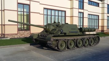 "..самоходчики пользуются частично бронированной СУ-85..."
Это как так? Су-85 была полностью бронированной!
Может автор путает её с "голожопым фердинандом" Су-76м?
Тогда, Автор: Дмитрий, учите матчасть:

На посл. фото они обе.